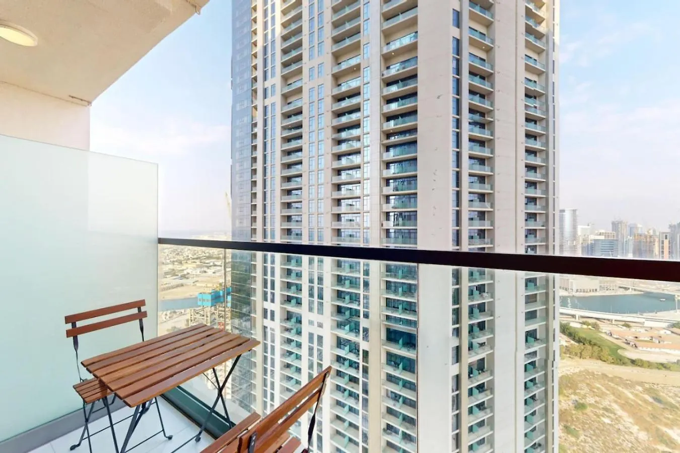 Amber Dust I Family Apartment In Business Bay Dubai
