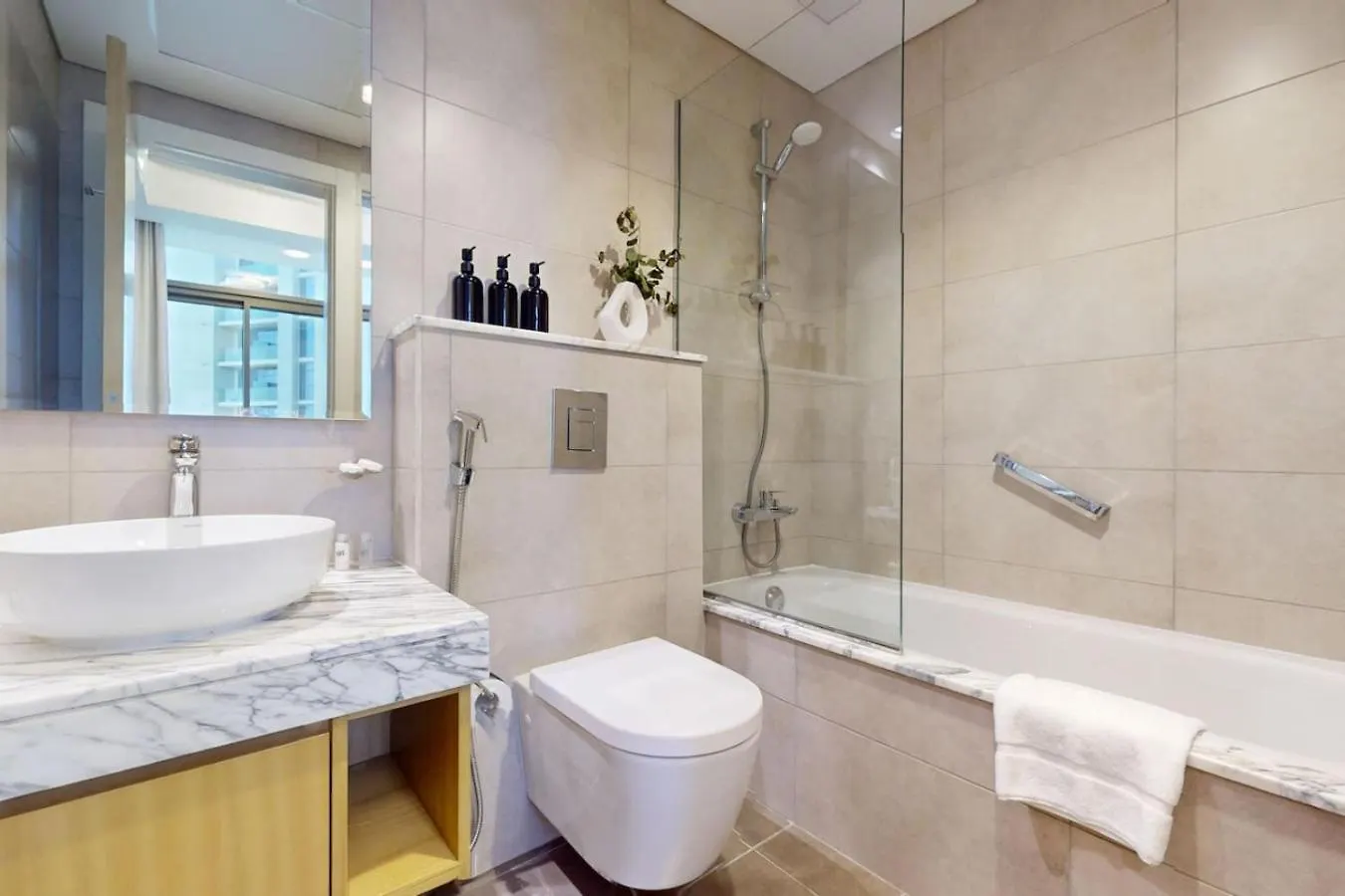 Amber Dust I Family Apartment In Business Bay Dubai